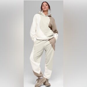 ALO Yoga UNISEX Beige Make Waves Full Jogging set. Size M.